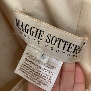 Beautiful Maggie sottero wedding dress